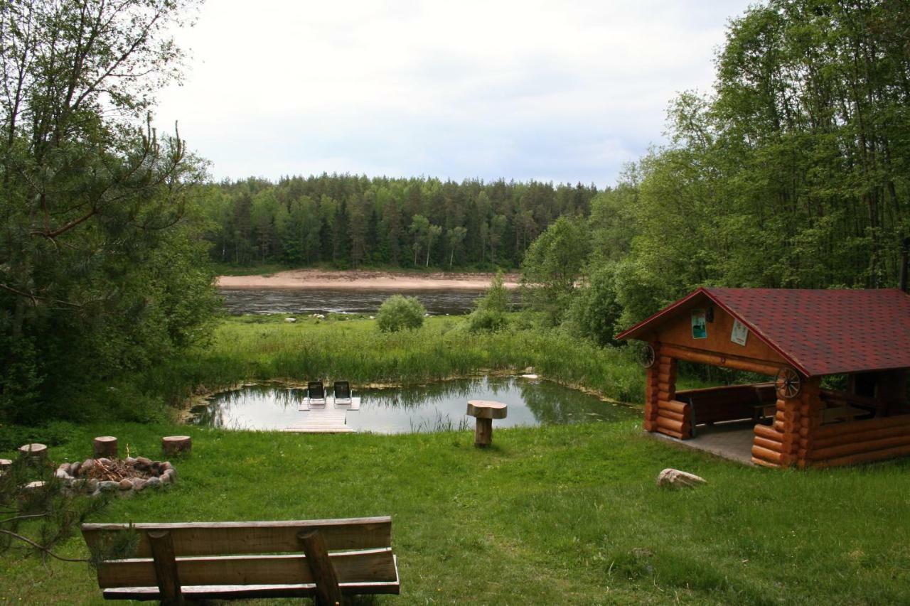 Nature Retreat "Upes Dizvietas" Krāslava Eksteriør billede